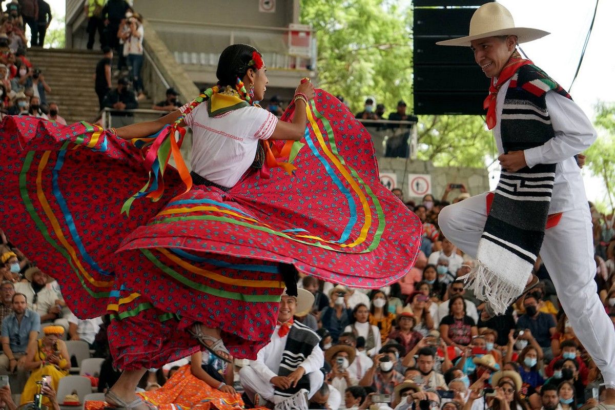 Народ мексики 5 букв. Оахака Мексика. Фестиваль в Мексике. Коренные Мексиканцы. Фестиваль танца.