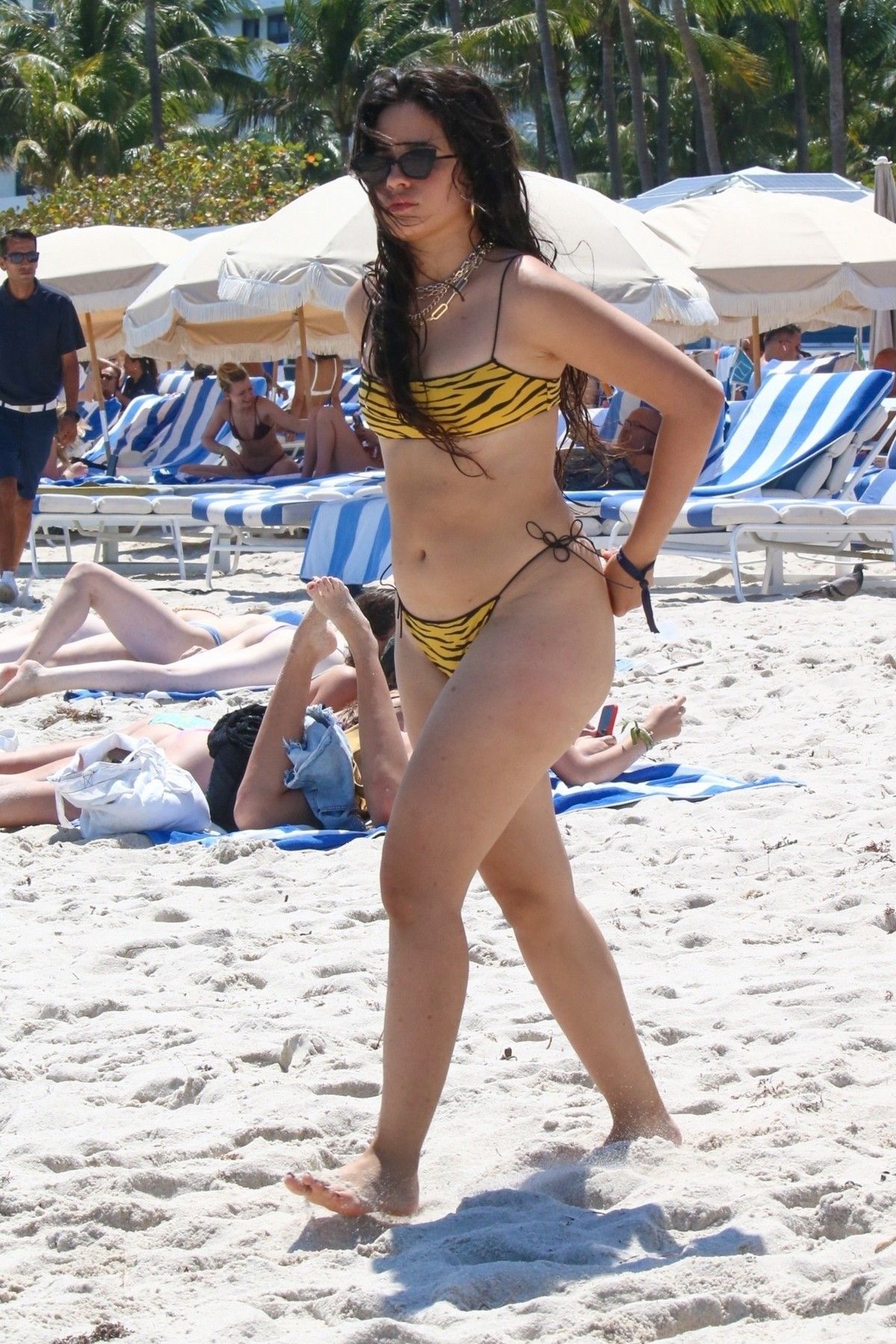 25-летняя кубино-американская певица Камила Кабелло (Camila Cabello) в бики...