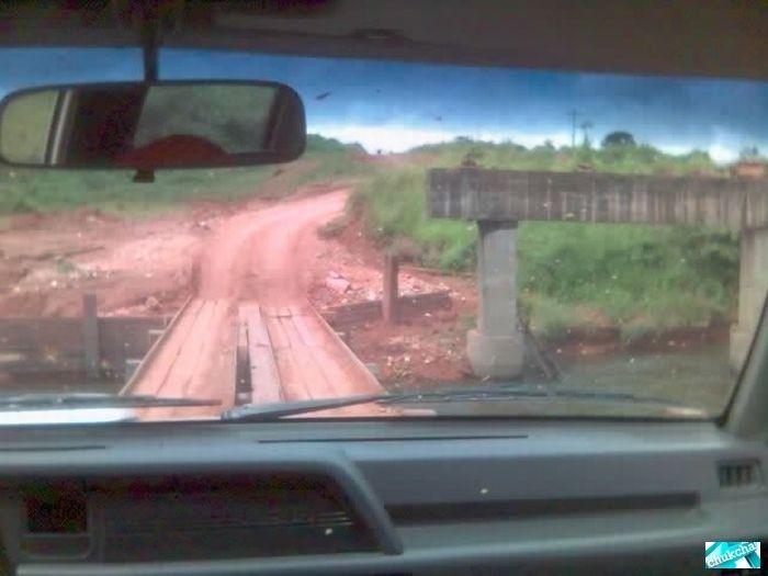 Плохие дороги в Бразилии. Ржет дорога в жуткое пространство