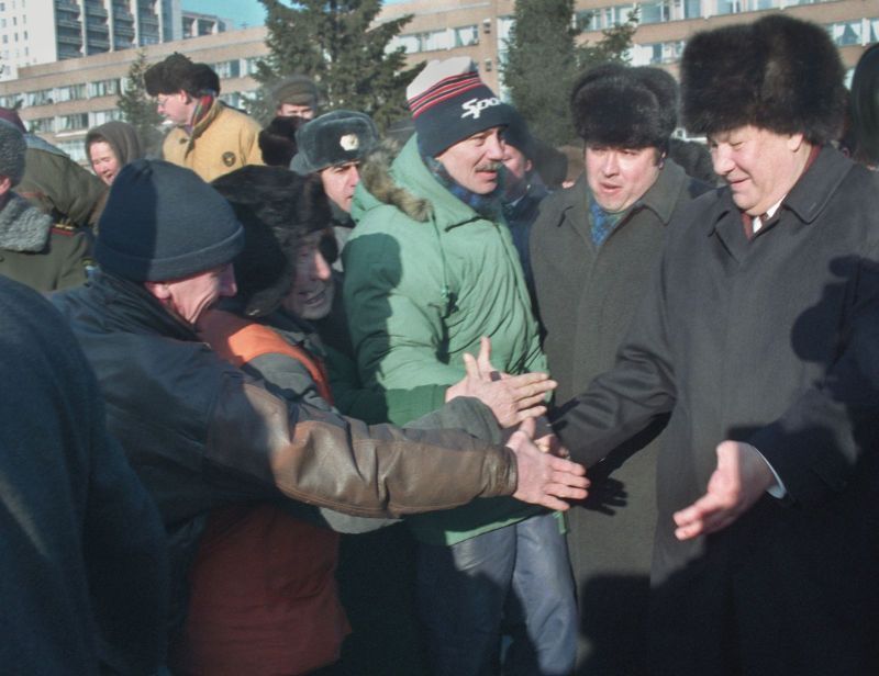 1 июня 1996. Ельцин в Екатеринбурге 1996. Голосуй или проиграешь 1996 Ельцин. Ельцина святые девяностые.