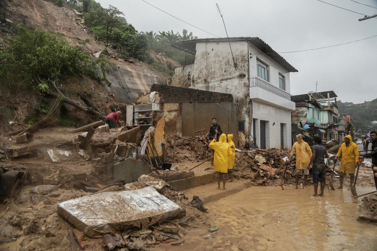 Число жертв наводнений на юге Бразилии достигло 13, в регион прибыл президент