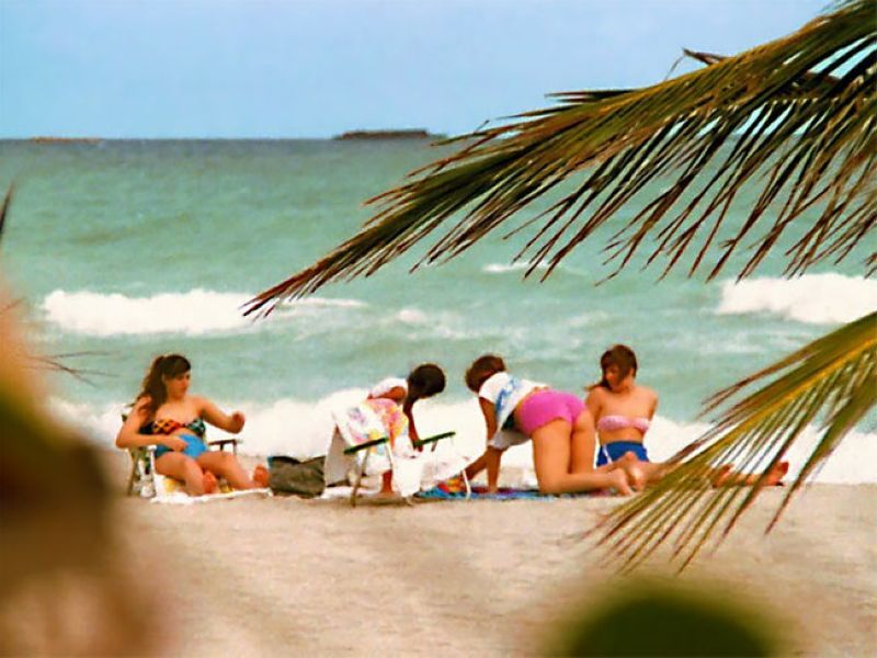Дикий пляж рассказ. Флорида 1980е. Пляжные истории. Истории об пляже. США пляжи 80-х.