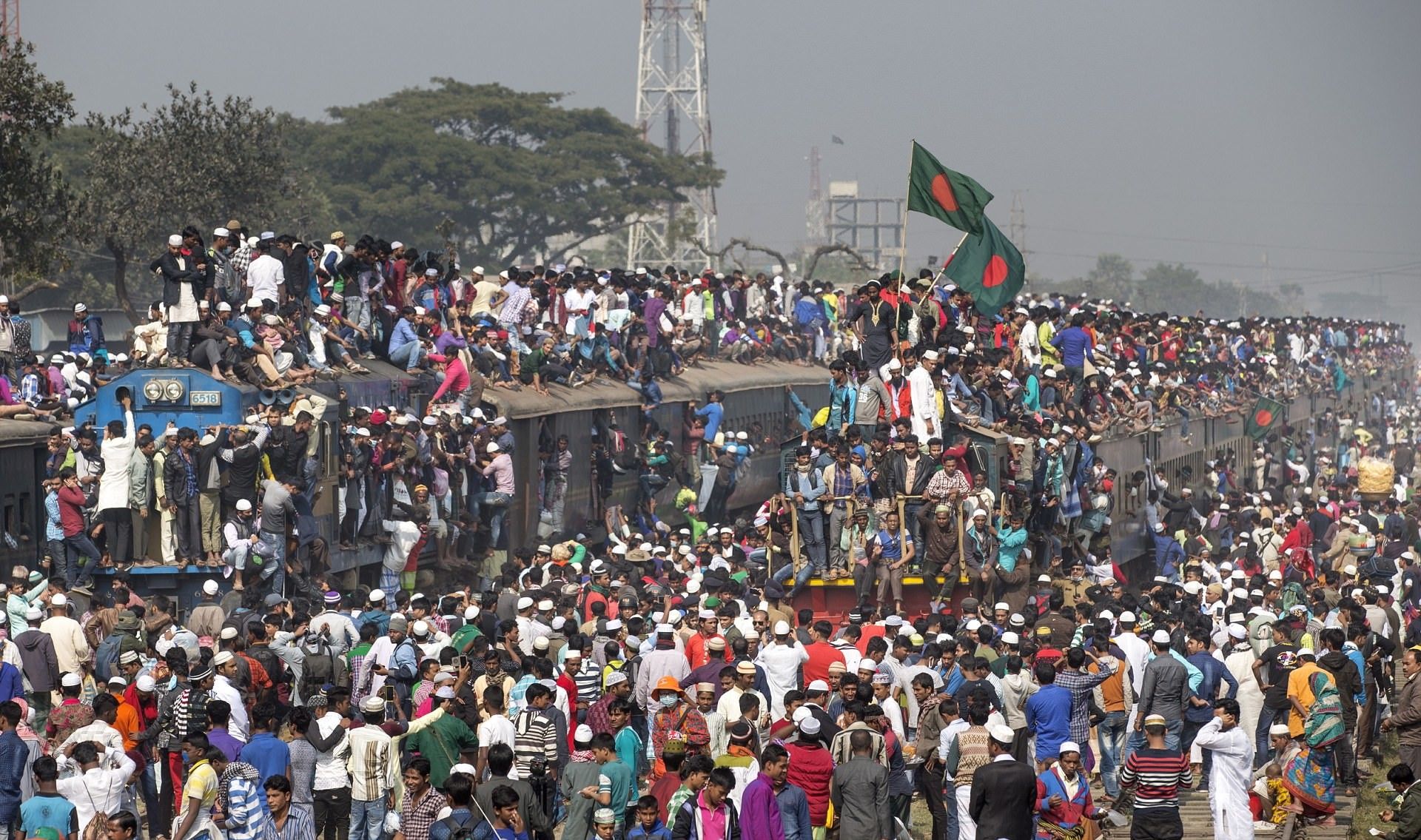 Бангладеш национальность людей. Бангладеш перенаселение. Дакка Бангладеш перенаселение. Бангладеш население численность. Бангладеш плотность населения.