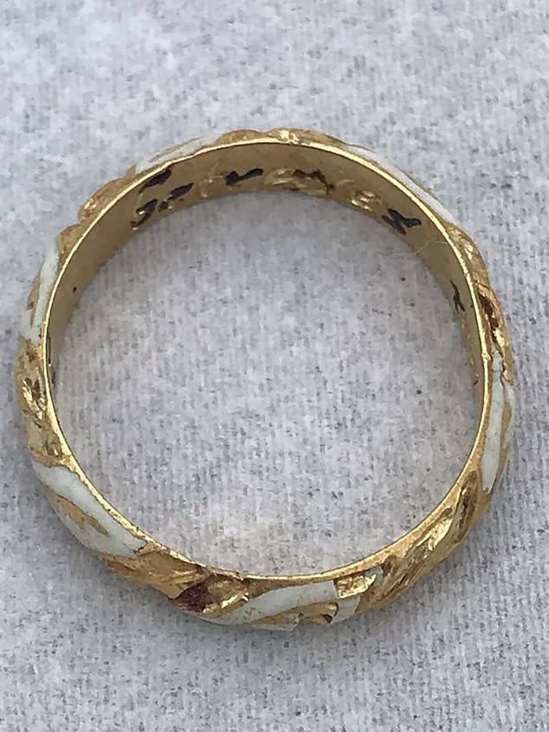 Кольцо находка. Старое золотое колечко. Перстень Шекспира. Найди кольца. Кольца которые выглядят как старые.